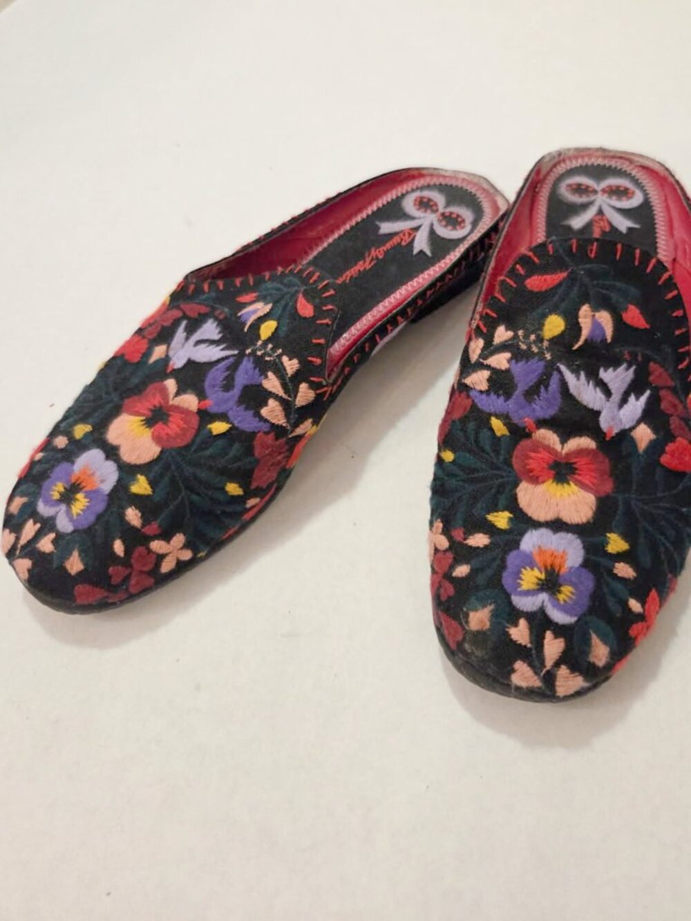 Colorful, embroidered slides. Pansies, birds, hearts...totally cute! Size 7.5M